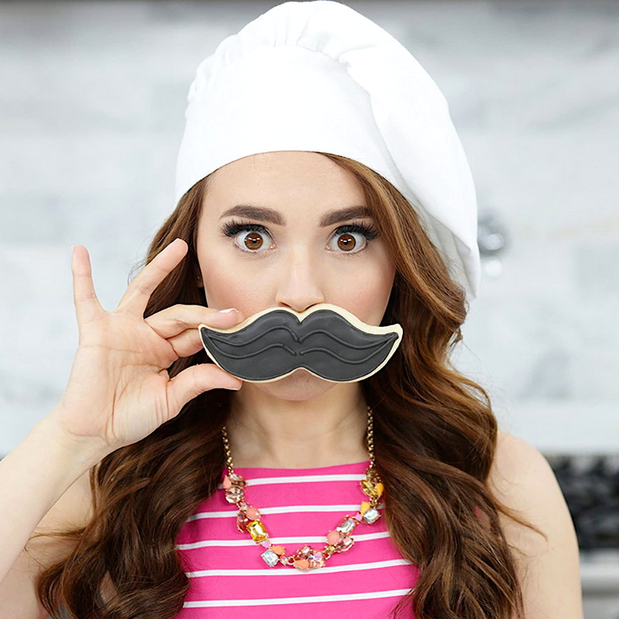 EMPORTE-PICES EN MTAL "ROSANNA PANSINO" WILTON - MOUSTACHE