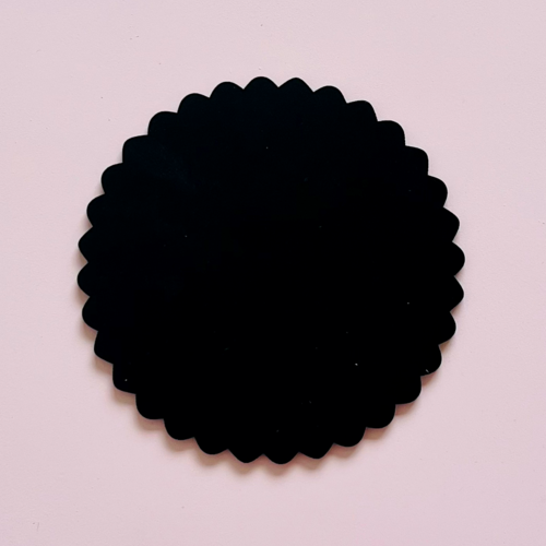 BASE RONDE NOIRE (VAGUES CASSIS) "EN PAPIERS" - 15 CM